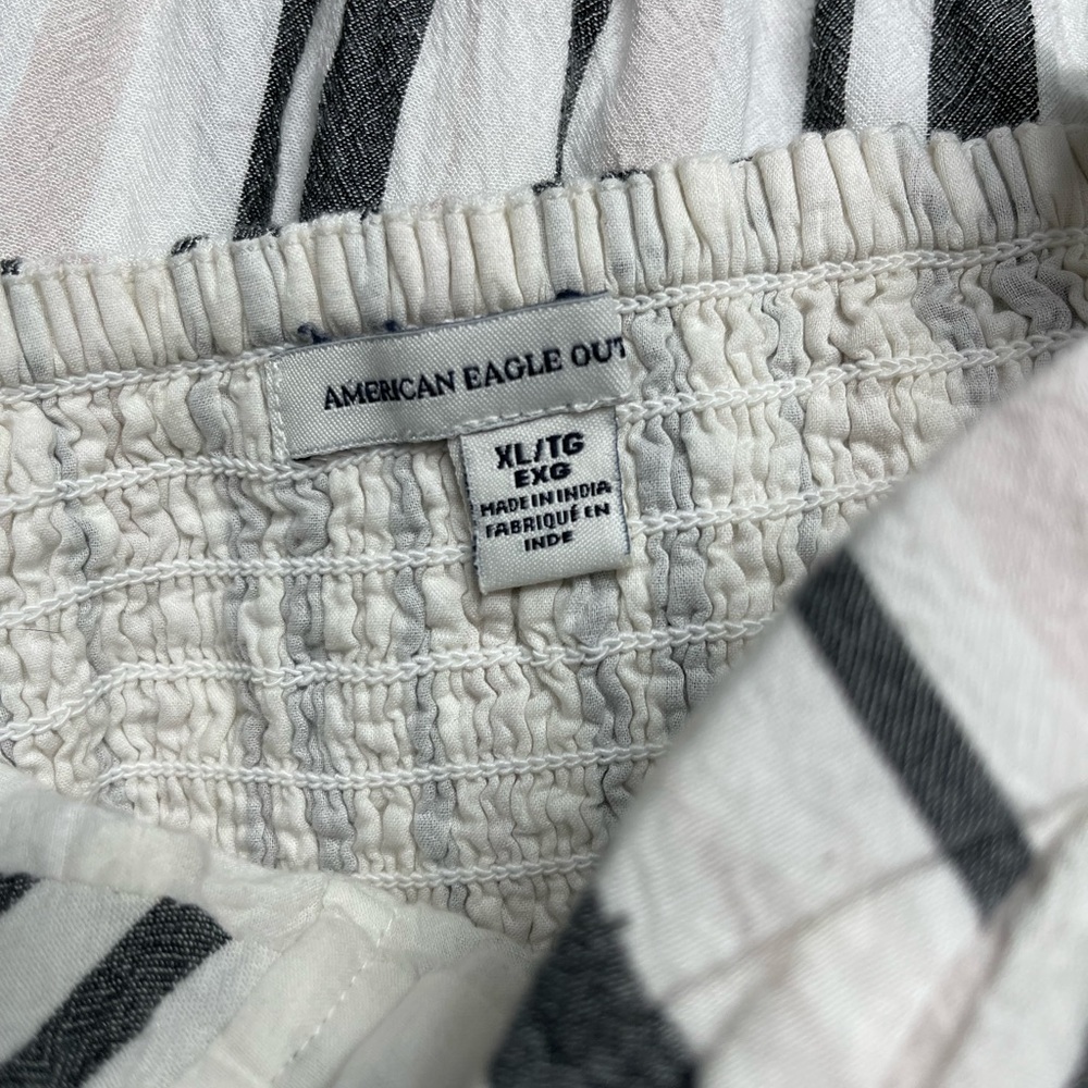 American Eagle Outfitters Grey and White Crop Top